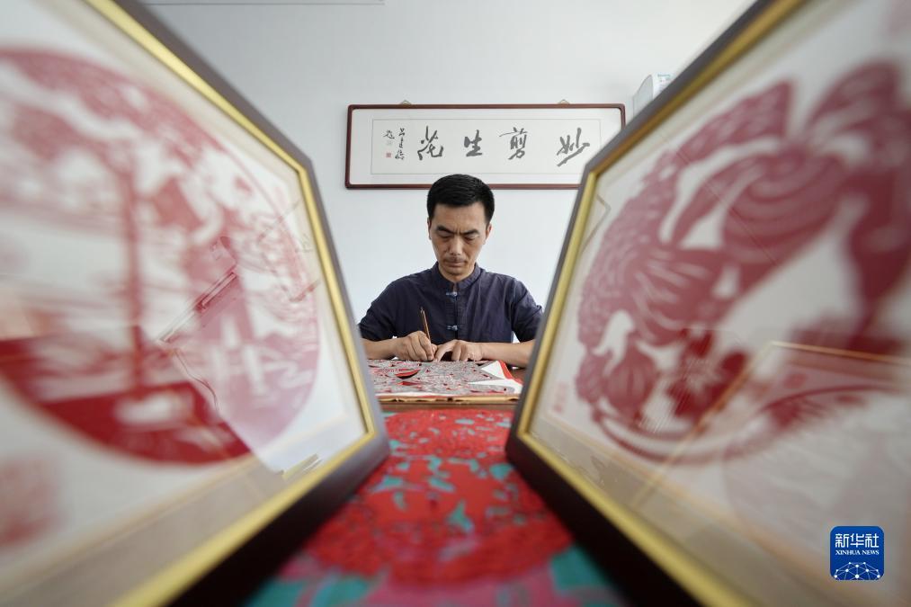 银色导航